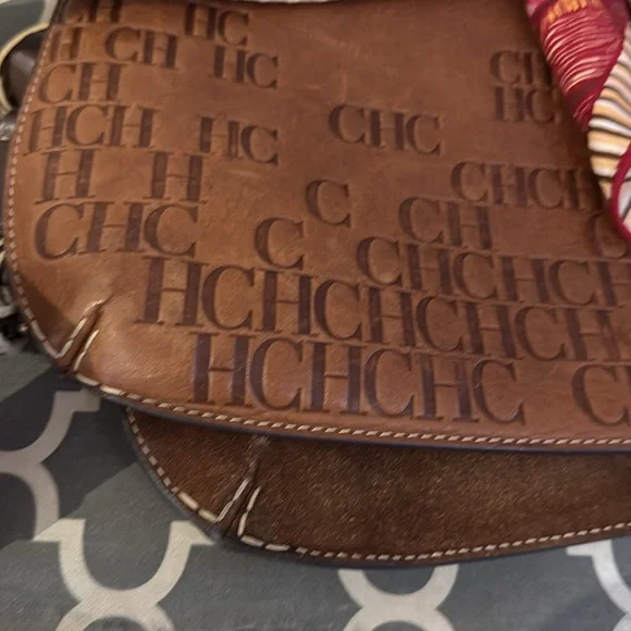 Carolina Herrera Castañuela Brown Logo Crossbody Reversible Bag - Picture 13 of 16